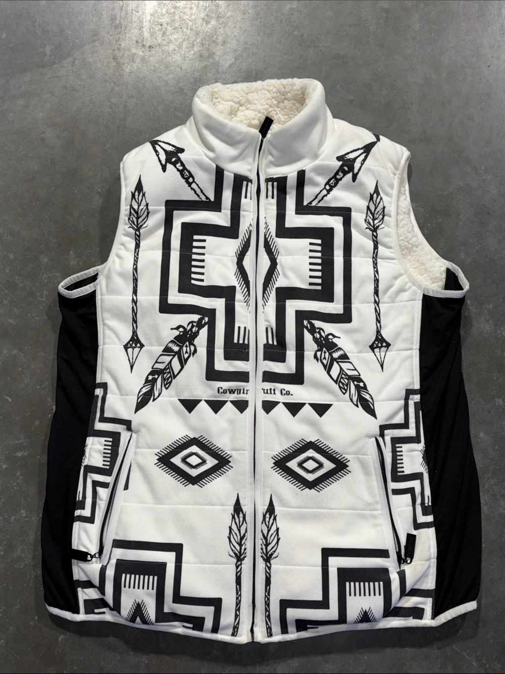 Women’s Cowgirl Tuff Southwest Theme Black/White Full Zipper Vest Size XL
